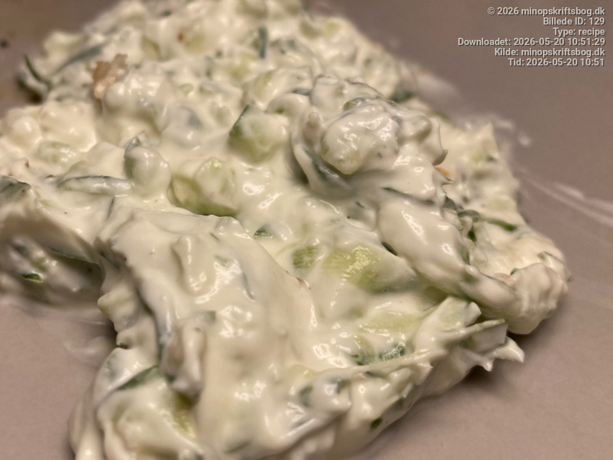 Klassisk Tzatziki med Agurk og Hvidløg - Hjemmelavet