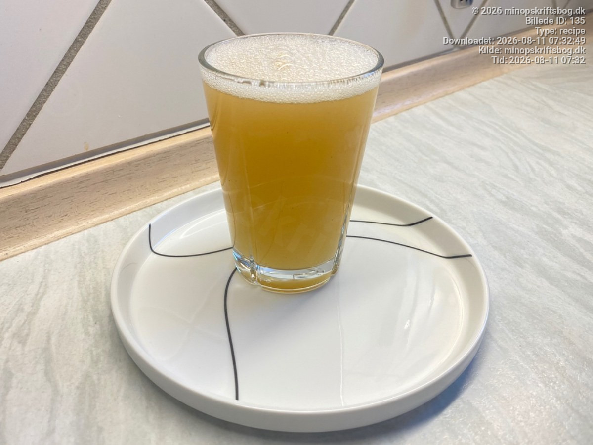 Hjemmelavet Rabarbersaft med Vanilje - Forfriskende Sommerdrik